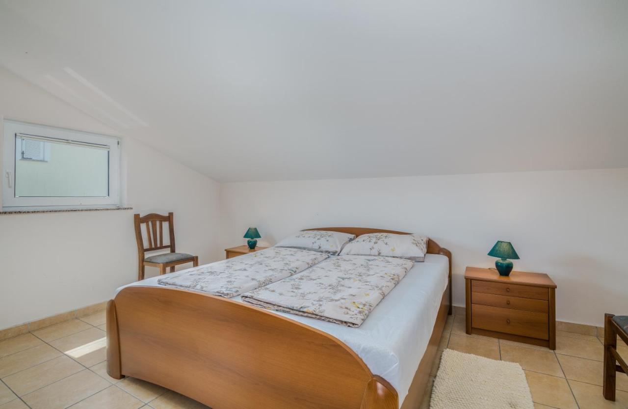 Pansion Dujmovic 1 Apartman Malinska Kültér fotó