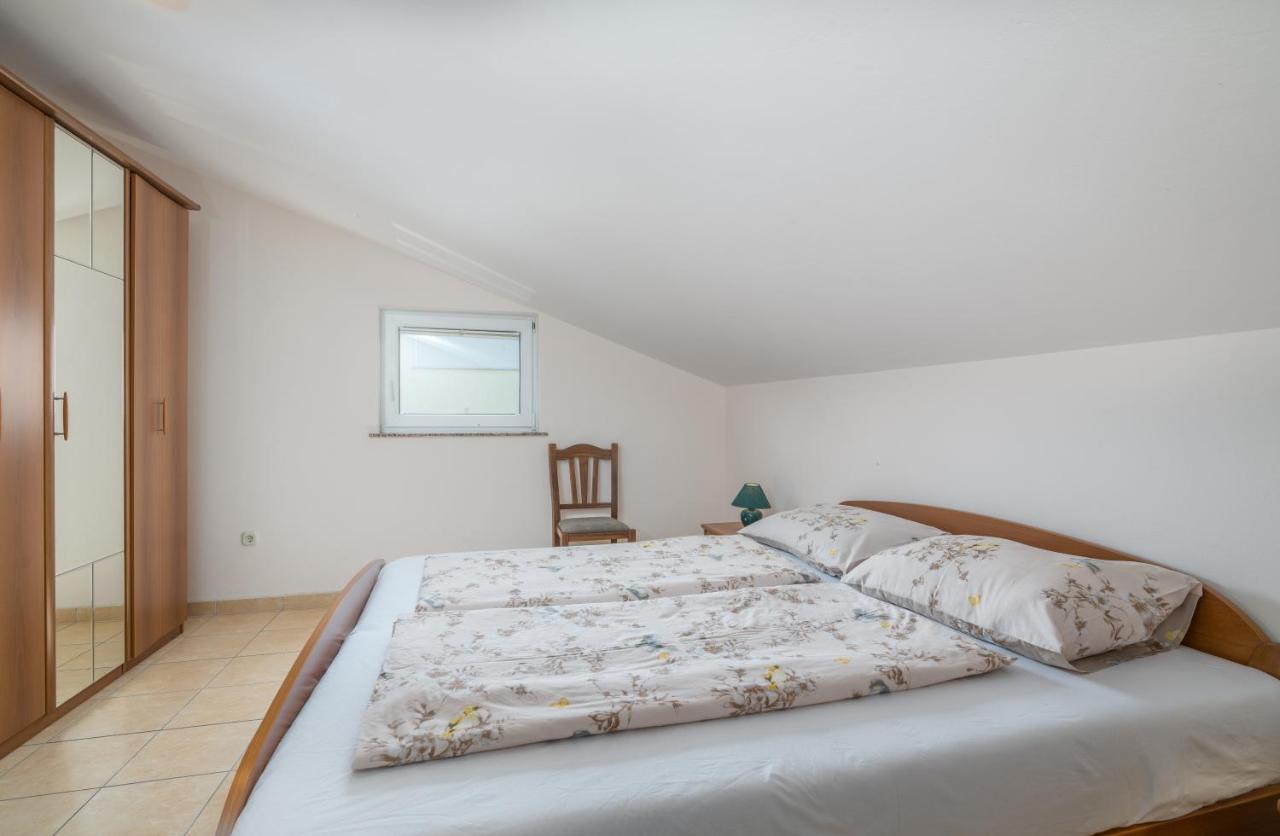 Pansion Dujmovic 1 Apartman Malinska Kültér fotó