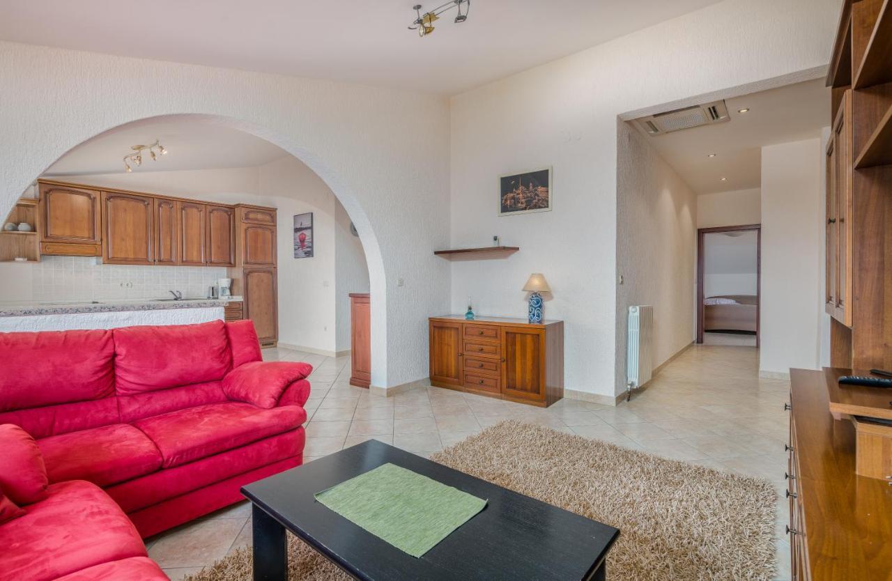 Pansion Dujmovic 1 Apartman Malinska Kültér fotó