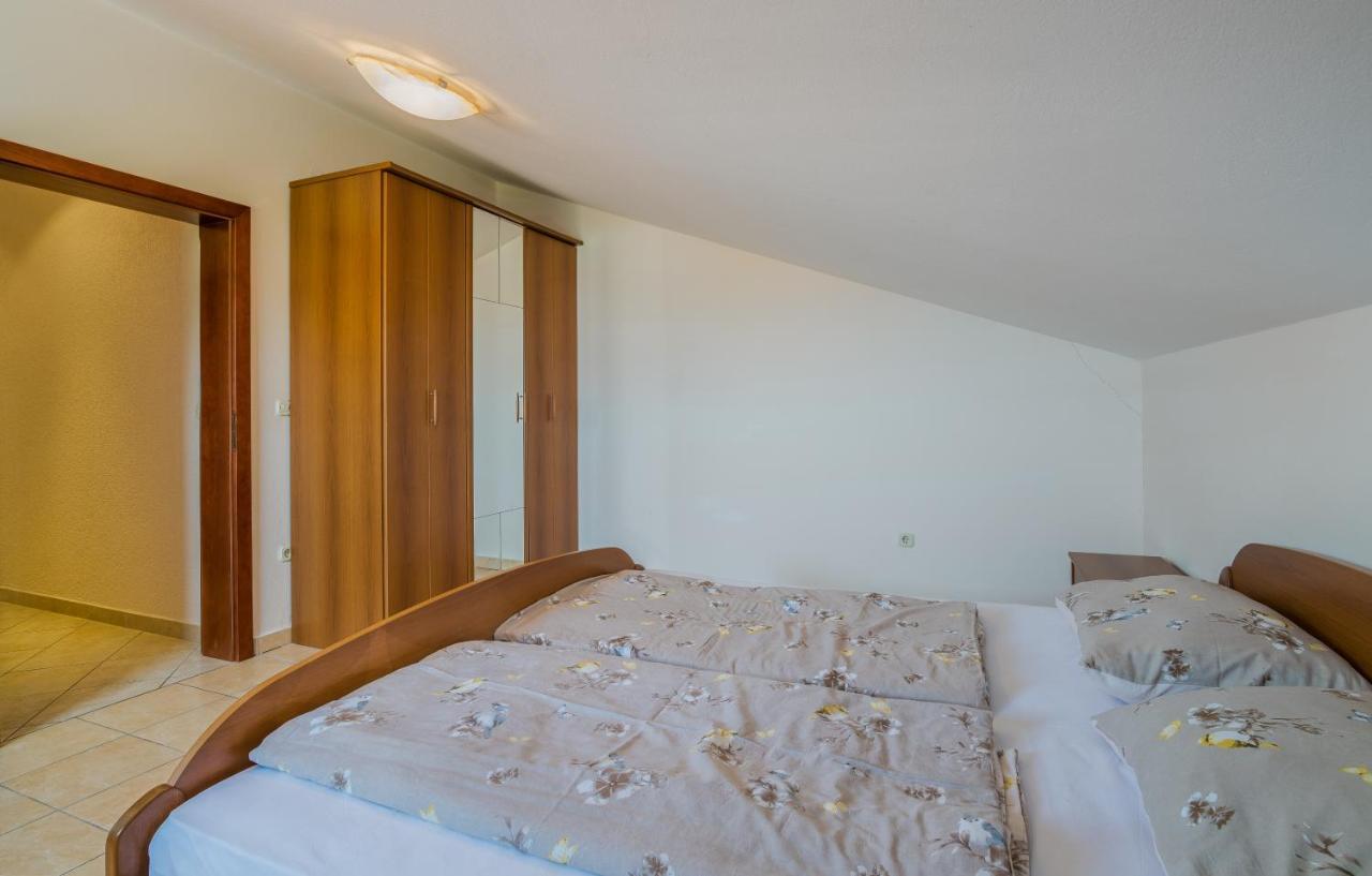 Pansion Dujmovic 1 Apartman Malinska Kültér fotó