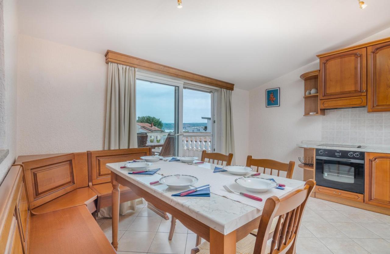 Pansion Dujmovic 1 Apartman Malinska Kültér fotó