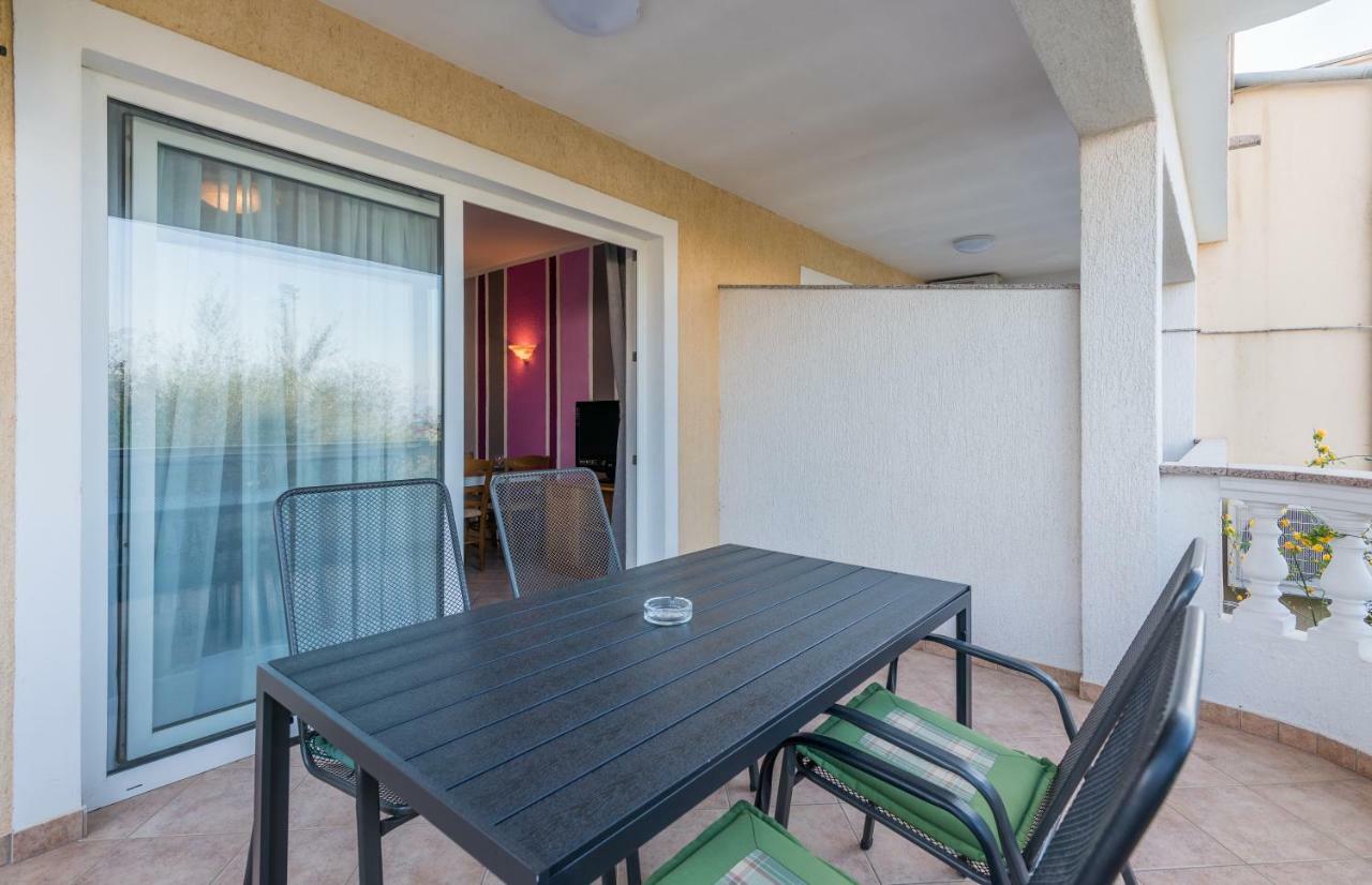 Pansion Dujmovic 1 Apartman Malinska Kültér fotó