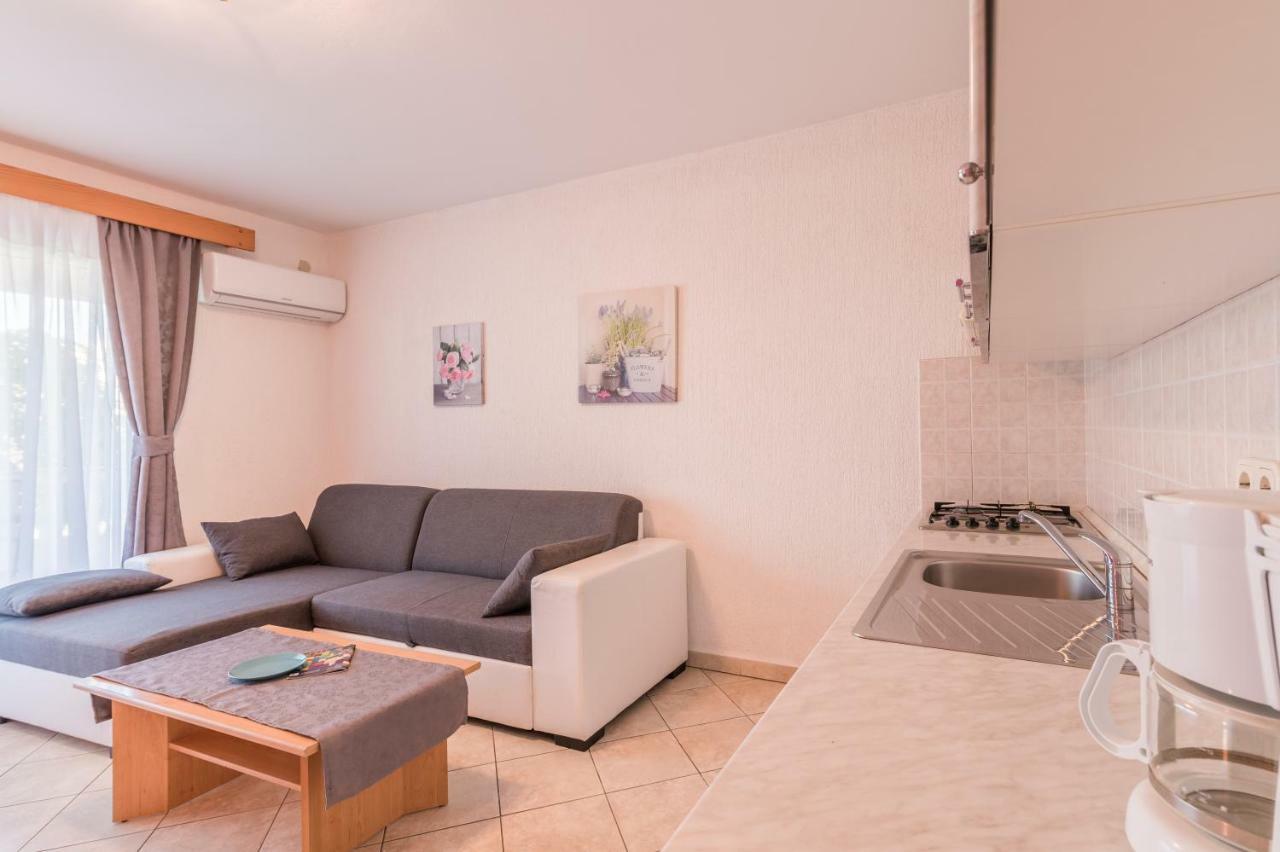 Pansion Dujmovic 1 Apartman Malinska Kültér fotó