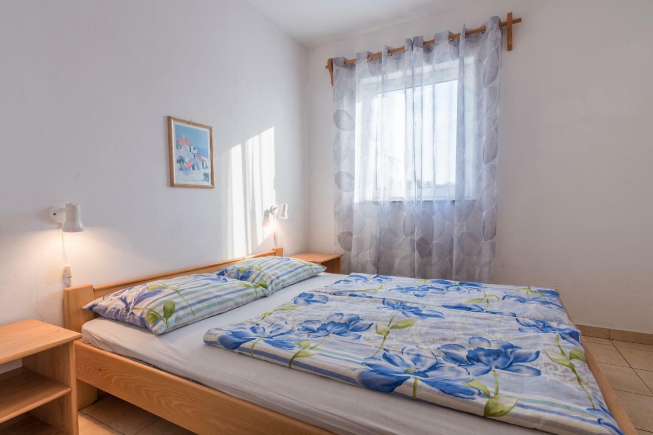 Pansion Dujmovic 1 Apartman Malinska Kültér fotó