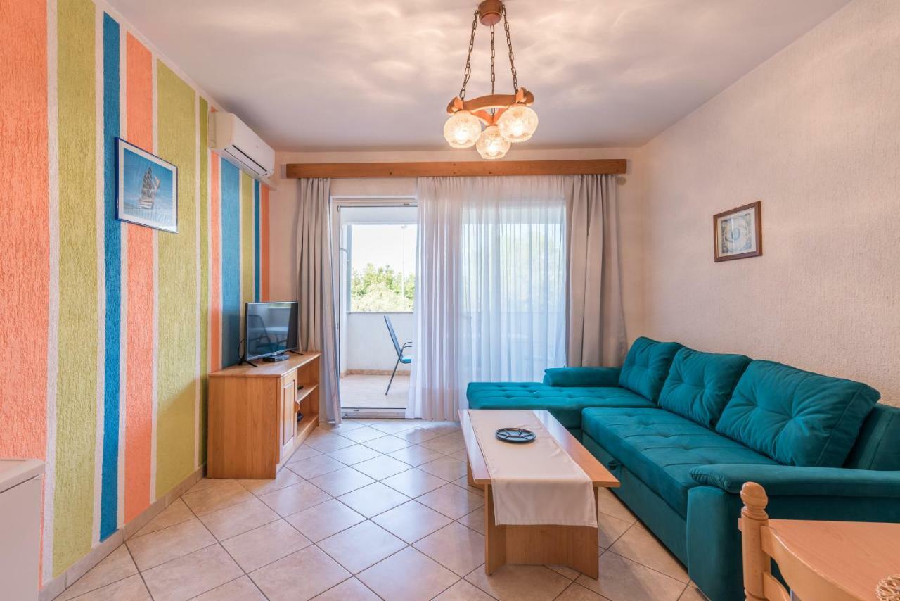 Pansion Dujmovic 1 Apartman Malinska Kültér fotó