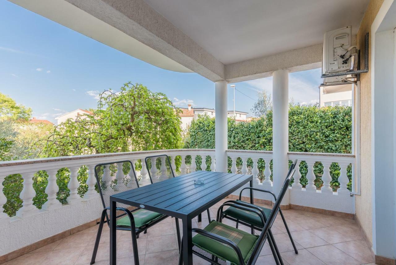 Pansion Dujmovic 1 Apartman Malinska Kültér fotó