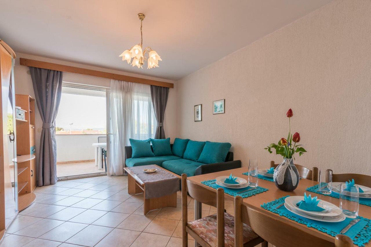 Pansion Dujmovic 1 Apartman Malinska Kültér fotó