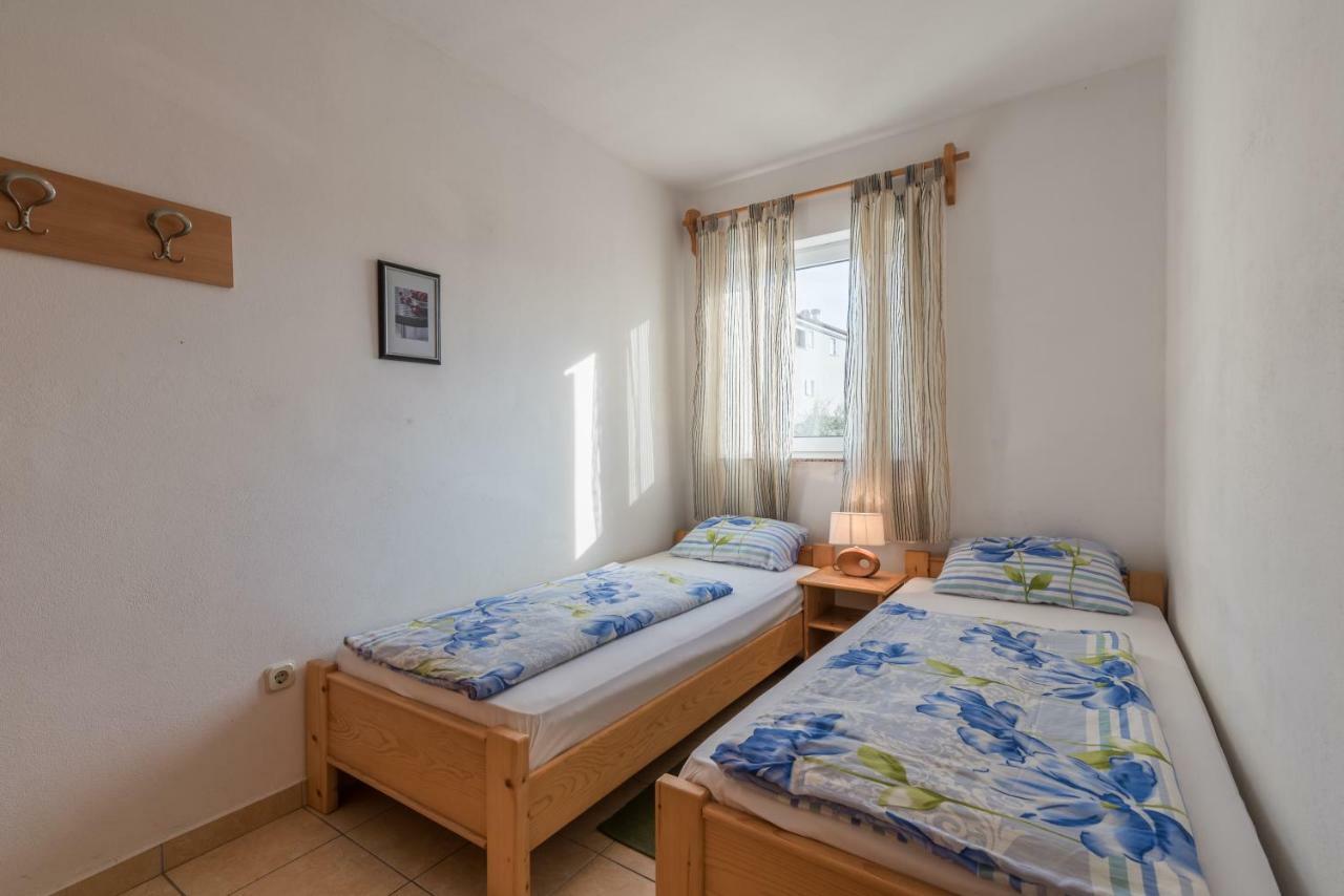 Pansion Dujmovic 1 Apartman Malinska Kültér fotó