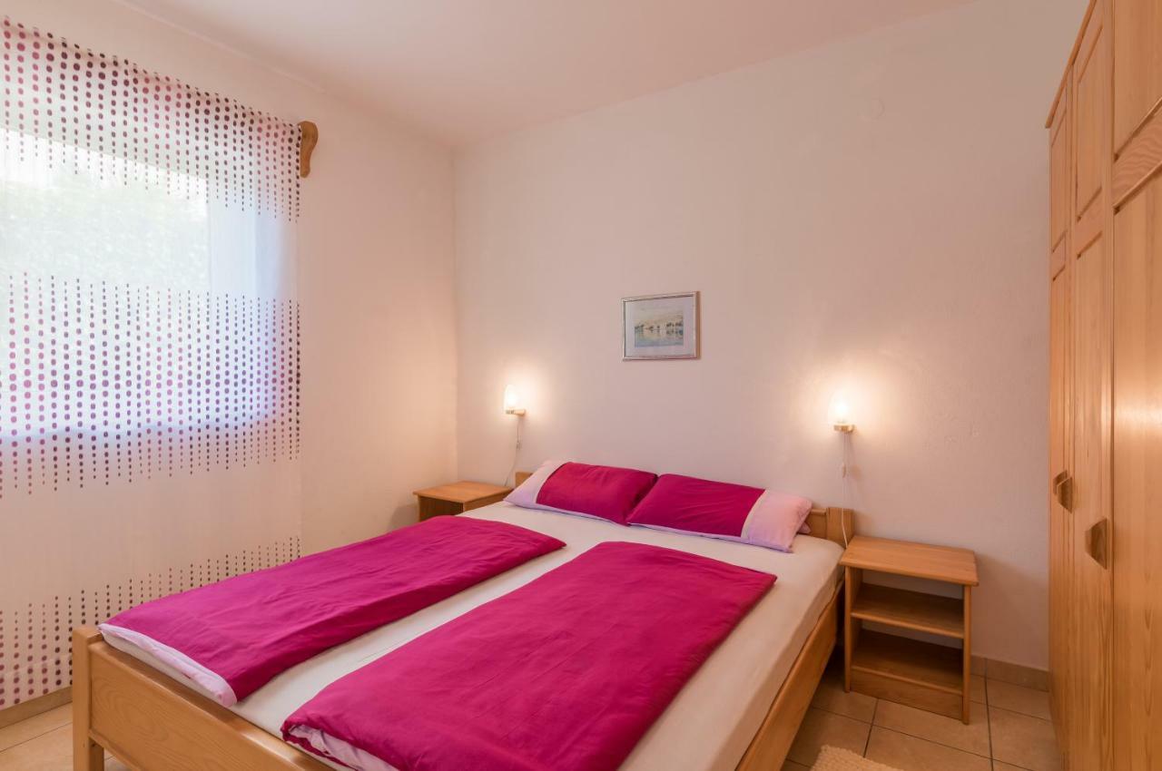 Pansion Dujmovic 1 Apartman Malinska Kültér fotó