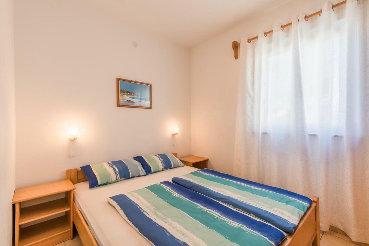 Pansion Dujmovic 1 Apartman Malinska Kültér fotó