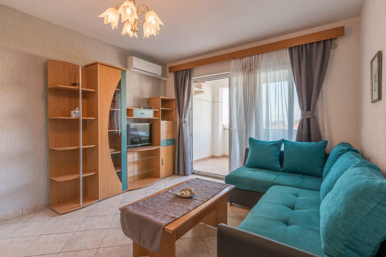 Pansion Dujmovic 1 Apartman Malinska Kültér fotó