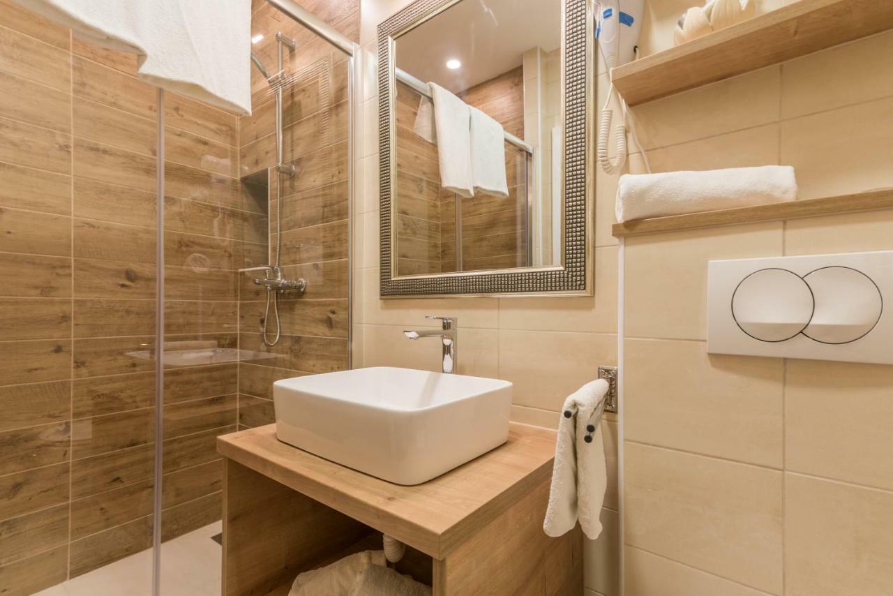 Pansion Dujmovic 1 Apartman Malinska Kültér fotó