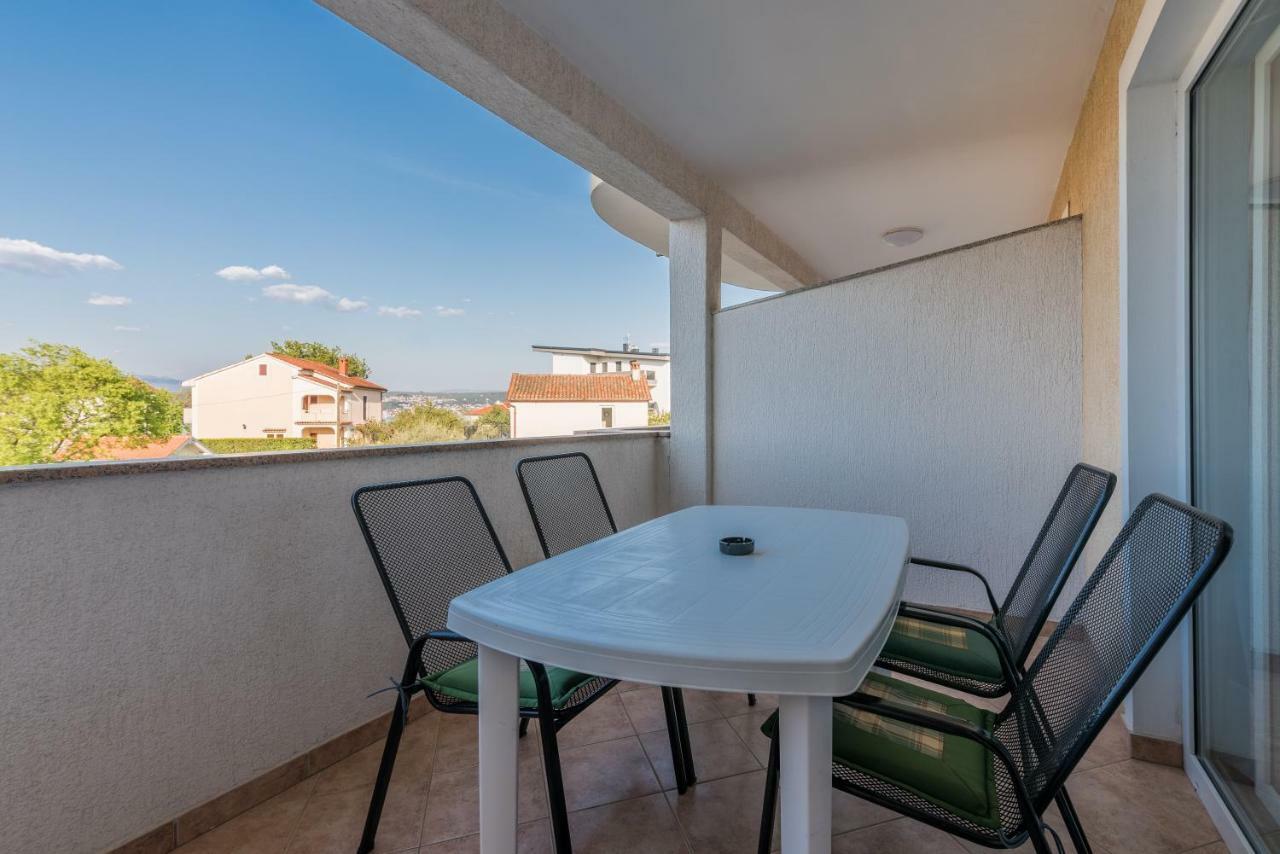 Pansion Dujmovic 1 Apartman Malinska Kültér fotó
