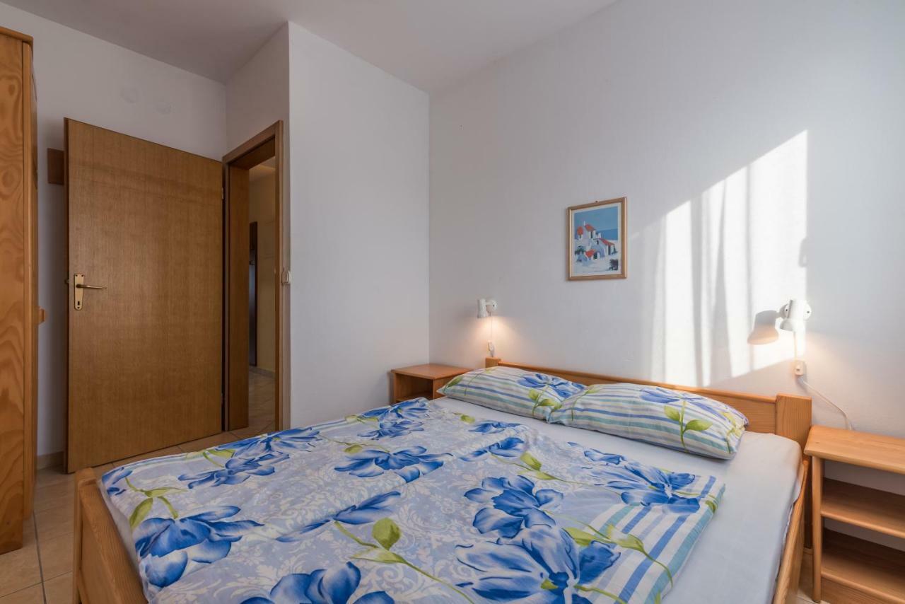 Pansion Dujmovic 1 Apartman Malinska Kültér fotó