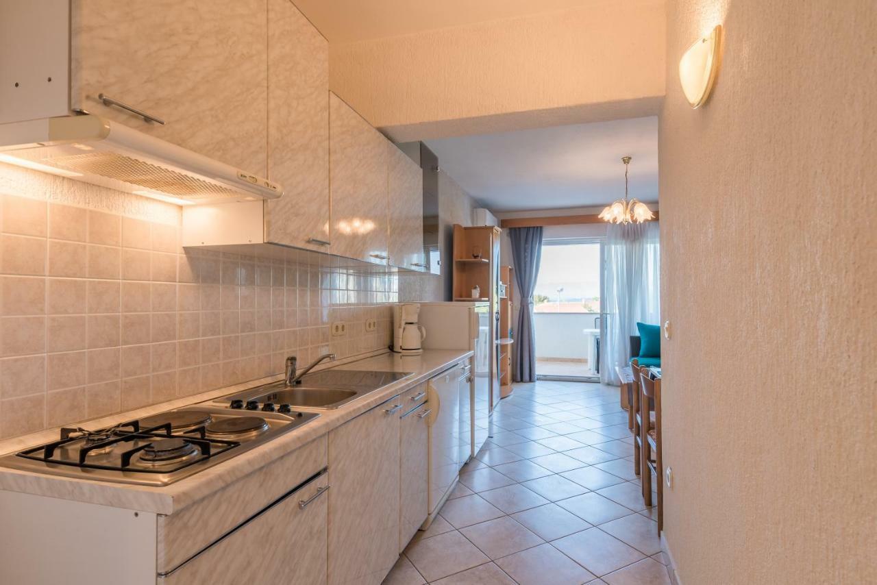 Pansion Dujmovic 1 Apartman Malinska Kültér fotó